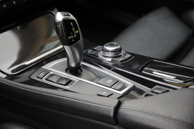 How does an automatic gearbox work?